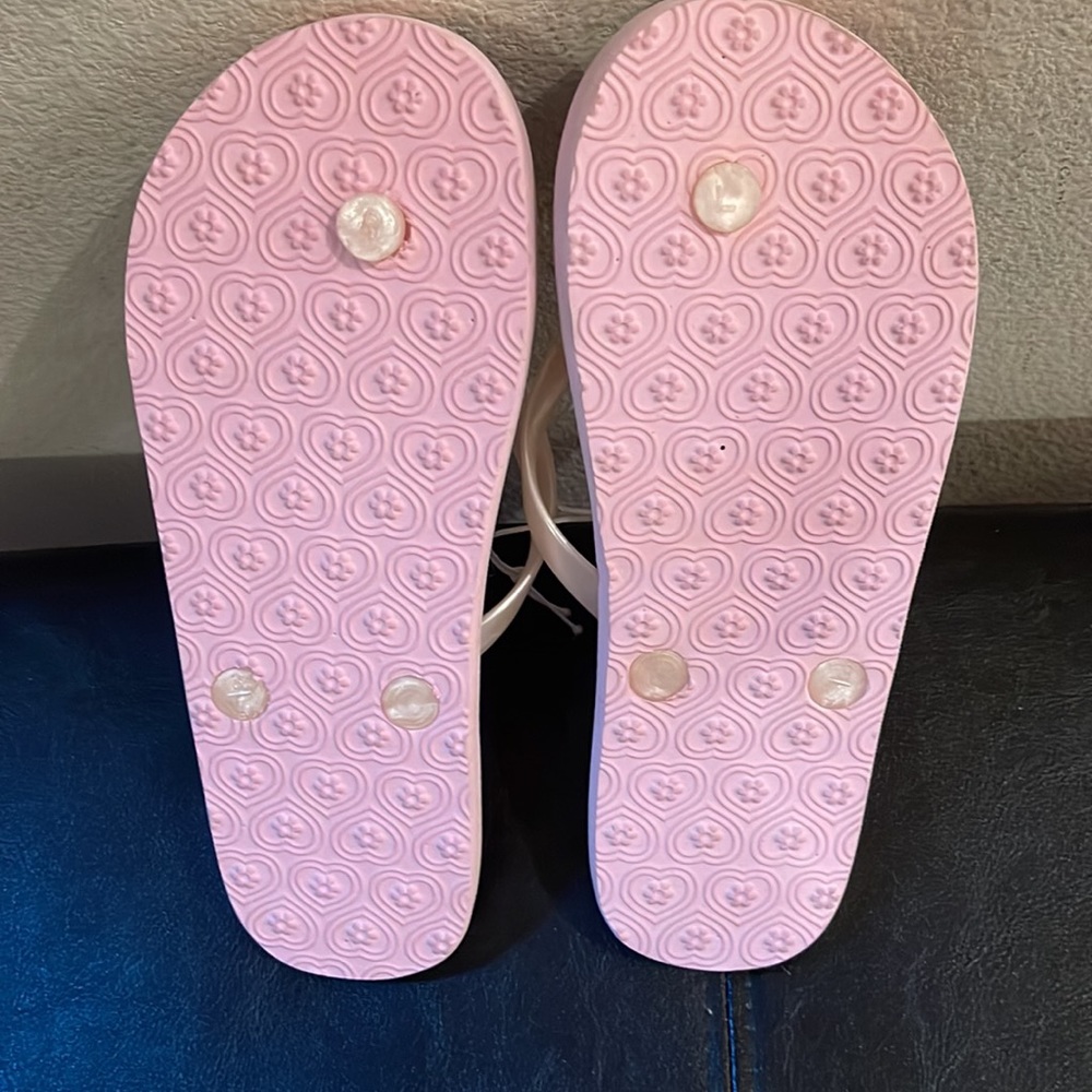 The Children’s Place Pink Flip Flops - Picture 2 of 4